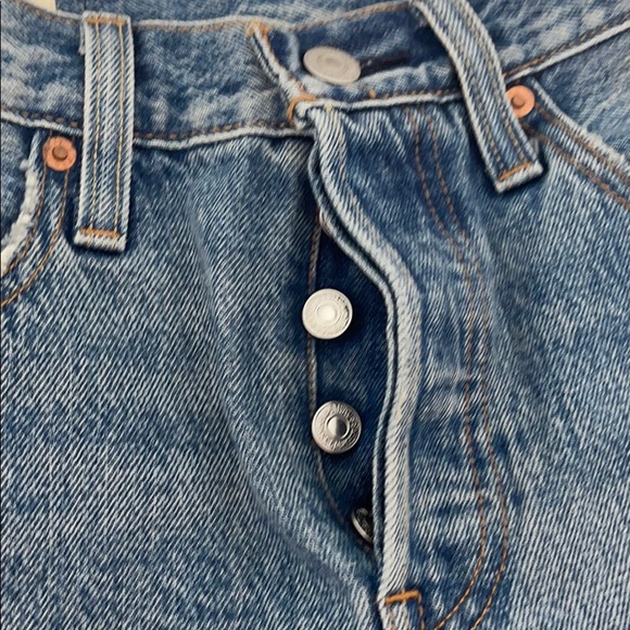 LEVIS SHORTS! - Picture 7 of 7